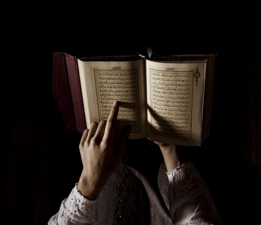 Pse Allahu në Kuran pyet ‘Kush është Zoti’?