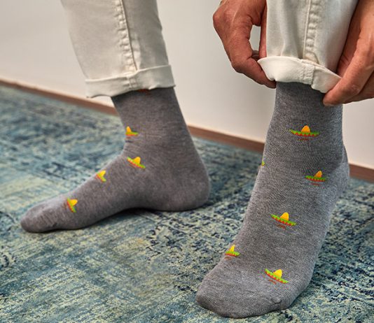 A është i vlefshëm abdesi nëse i japim mes’h çorapeve të zakonshme?