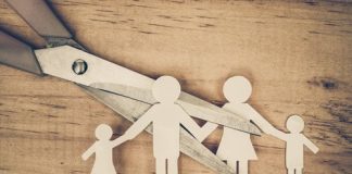 A do ta dënojë Allahu burrin që më ka divorcuar?