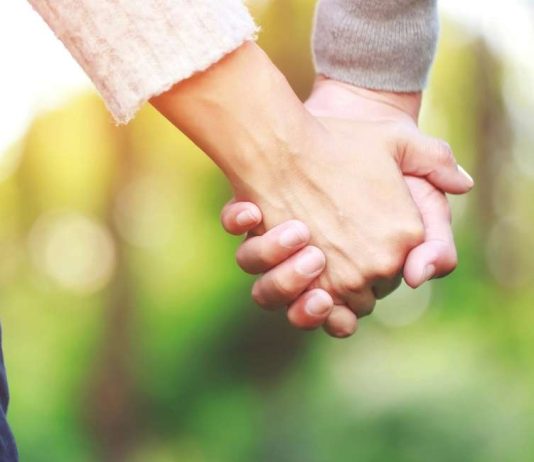 Jam 30 vjeçare e pa fejuar, a duhet të bëj rukje për fejesë?