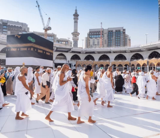 A lejohet vonesa e tavafit ifada për ta bashkuar atë me tavafin lamtumirës?