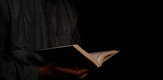 A lejohet leximi i Kuranit për të vdekurin?