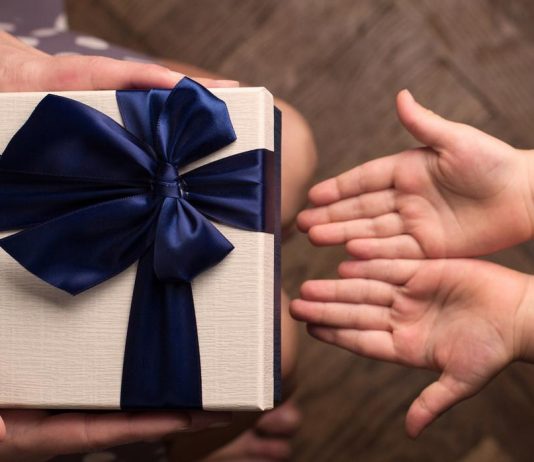 A lejohet shkëmbimi i dhuratave me të dashurin/ën?