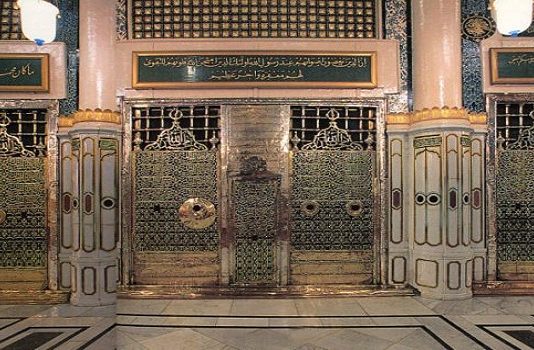 A duhet të vizitohet patjetër varri i Muhamedit ﷺ pas kryerjes së haxhit?