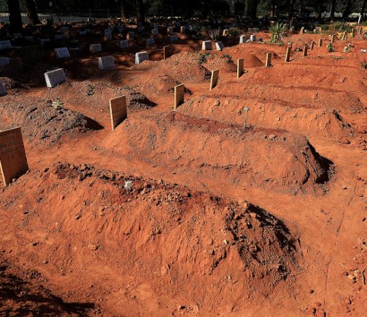 A lejohet të ndërtojmë varret me mermer?