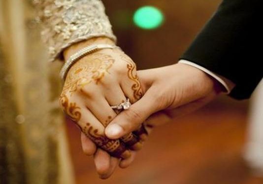 A i lejohet gruas t’i shikojë të gjitha pjesët e trupit të burrit si dhe anasjelltas?