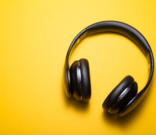 A lejohet dëgjimi i muzikës dhe shikimi i serialeve ku ekspozohen femrat?