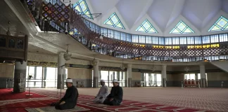 Kur duhet xhemati ta thotë suren El-Fatiha në namaz pas imamit?