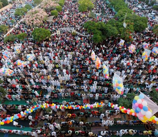A lejohet këndimi i tekbireve me xhemat gjatë festës së Bajramit?