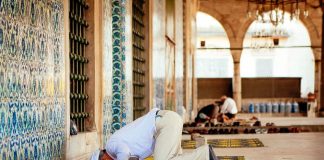 Si qëndron puna për ata që falen dhe agjërojnë vetëm gjatë Ramazanit?