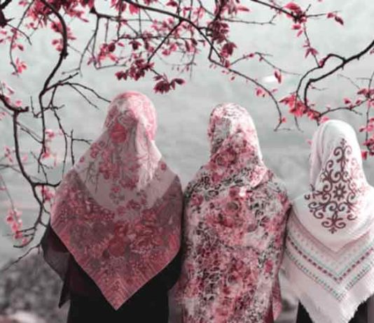 Çfarë ngjyre duhet të ketë mbulesa e gruas muslimane?