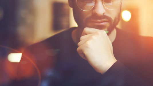 Çfarë të bëj për t’i harruar e për t’i larguar këto ndjenja të trishtuara?