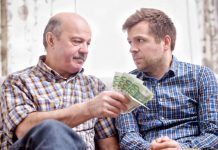 A ka të drejtë babai të më kërkojë rrogën?