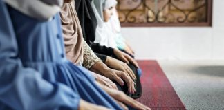 A i lejohet femrës me menstruacione të hyjë në xhami? Gratë muslimane