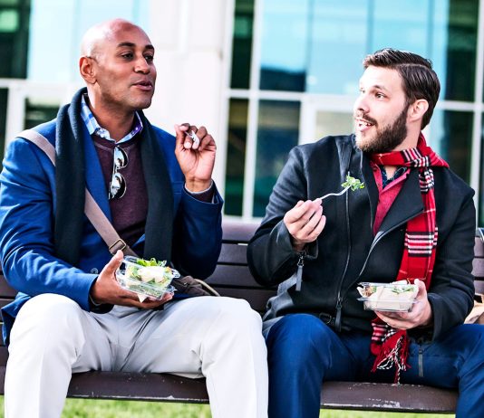 Si duhet të sillemi me pasuesit e feve të tjera?