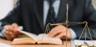 A lejohet ushtrimi i profesionit të avokatit?