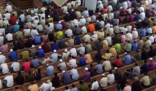 A më pranohet namazi nëse imami falet më shpejt dhe unë nuk arrij t’i them suret?