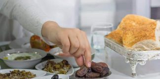 A i lejohet gruas me menstruacione apo lehonës që të hajë gjatë Ramazanit?