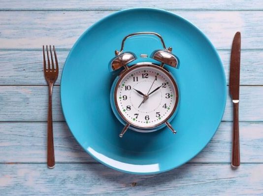 Ata që flenë gjatë gjithë ditës në Ramazan, a është i saktë agjërimi i tyre?