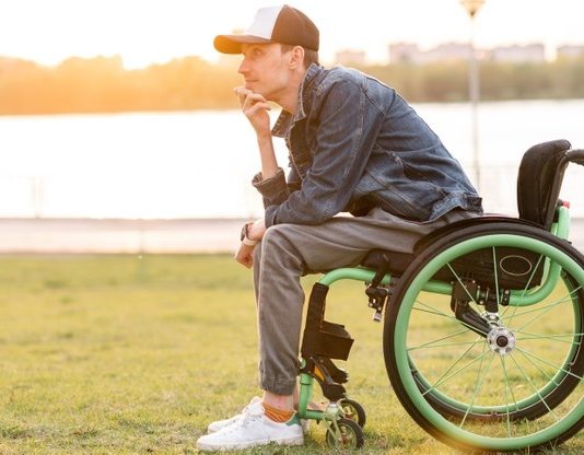 Jam i sëmurë në karrocë, a e kam obligim martesën?