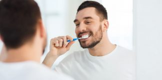 A bën të pastrohen dhëmbët në mëngjes kur je duke agjëruar?