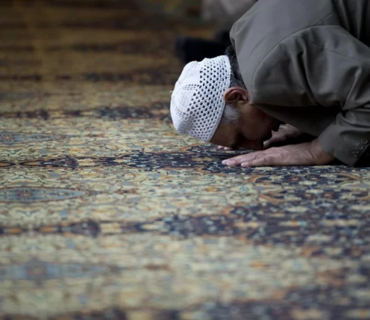 Si falet namazi i pendimit (teubes)?