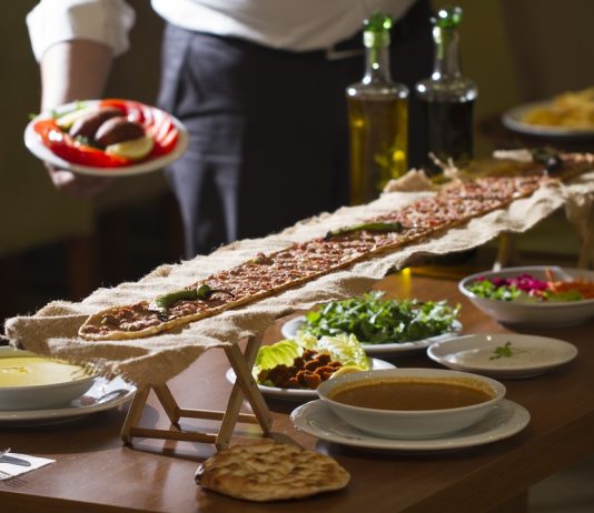 Cili është gjykimi për gruan agjëruese të cilës i vjen cikli menstrual pak kohë pëpara çeljes së iftarit?