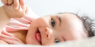 Nëse gruaja me menstruacione apo lehonë pastrohet para lindjes së agimit por nuk lahet veçse pas lindjes së tij a e ka agjërimin e plotë?
