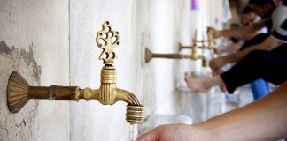 A pranohet namazi nëse ngatërron renditjen e abdesit?