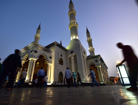 A lejohet shitja te dera e xhamisë?