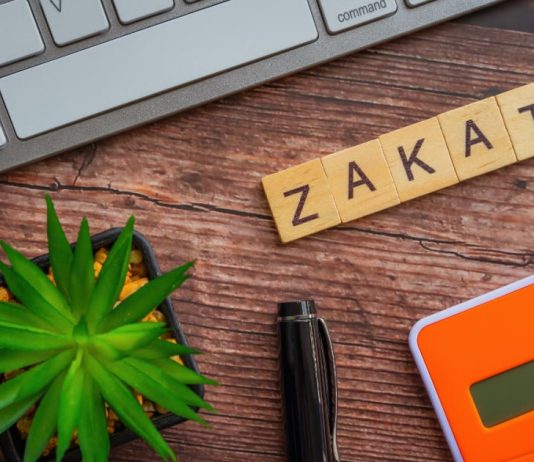 A është e vërtetë që nuk i pranohet sadakaja apo zekati atij personi që është i përzier me kamatë?