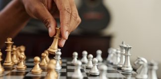 Në xhamitë e Zvicrës luhet shahu, a është e lejuar kjo?