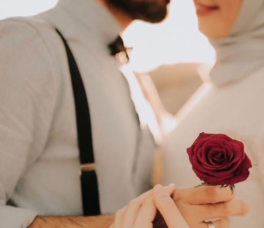 Si ta këshillojë gruan për namaz?