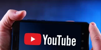 U fala para kohe, duke e falur ikindinë thirri ezani i ikindisë