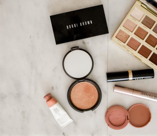 A prishet abdesti nëse lyhesh me makijazh/shminka?