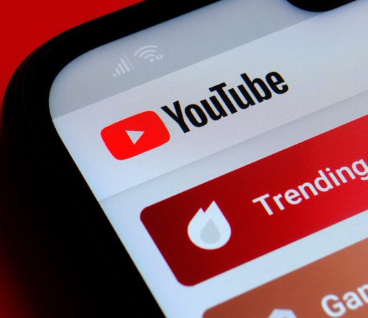 Nuk e fal namazin por është musliman