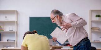 Profesorët më ngacmojnë shumë vetëm pse jam fetar, çfarë të bëjë me ta?
