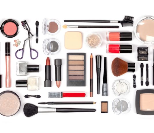 A lejohet për femrën të punoj frizere?