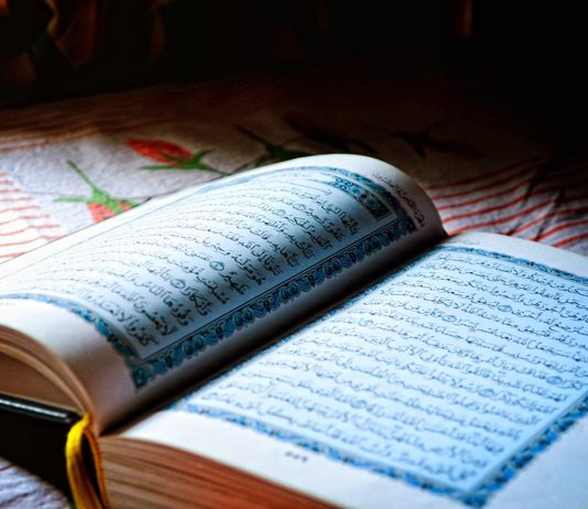 A preferohet më shumë leximi i Kuranit në shqip apo ta dëgjoj atë në gjuhën arabe?