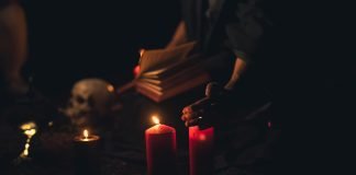 Çfarë të bëj me letrën e gjetur nën derë?