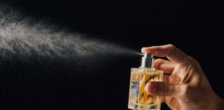 A mund të falem me flokët me llak dhe me parfum që përmban alkool?