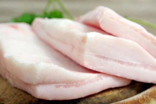 A lejohet përdorimi i dhjamit të derrit për mjekim?