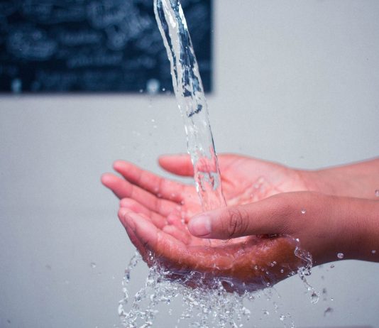 Si t’i largojë vesveset në abdes? Për një namaz marr abdes deri 7 herë