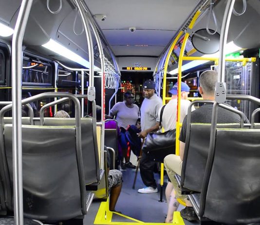 A lejohet falja e namazeve kaza, kur je në udhëtim?