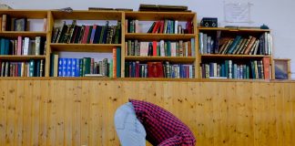 Shkolla s’më lejon ta fal namazin e drekës dhe të xhumasë