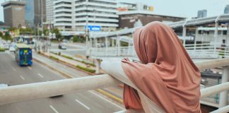 A lejohet të përgjigjet gruaja për çështje fetare?