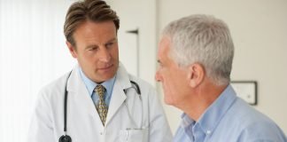 A lejohet që mjeku ta gënjej pacientin rreth sëmundjes?