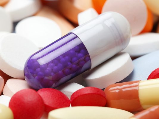 A lejohet përdorimi i ilaçeve që e ndalojnë ciklin menstrual me qëllim që agjërimi të jetë i plotë gjatë Ramazanit?