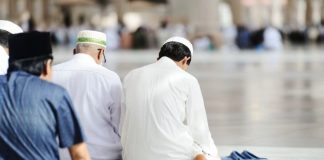 Si falet namazi me xhemat kur jemi 2-3 veta?