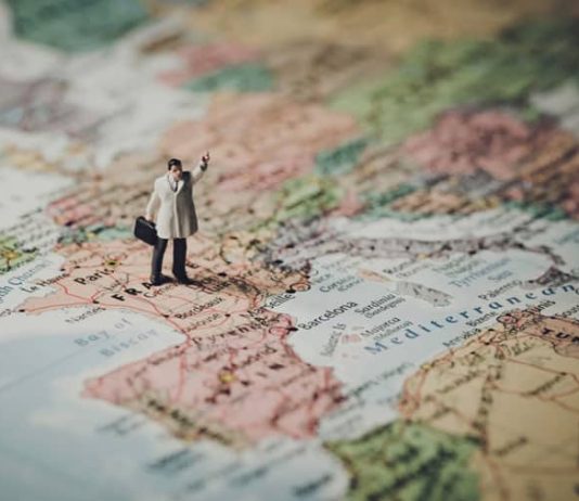 A është përngjasimi me jomuslimanët apo përngjasimi i burrit me gruan dhe anasjelltas i ndaluar në përgjithësi apo është me kufizime?